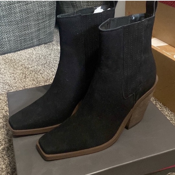Vince Camuto Ackella Booties - Picture 2 of 7